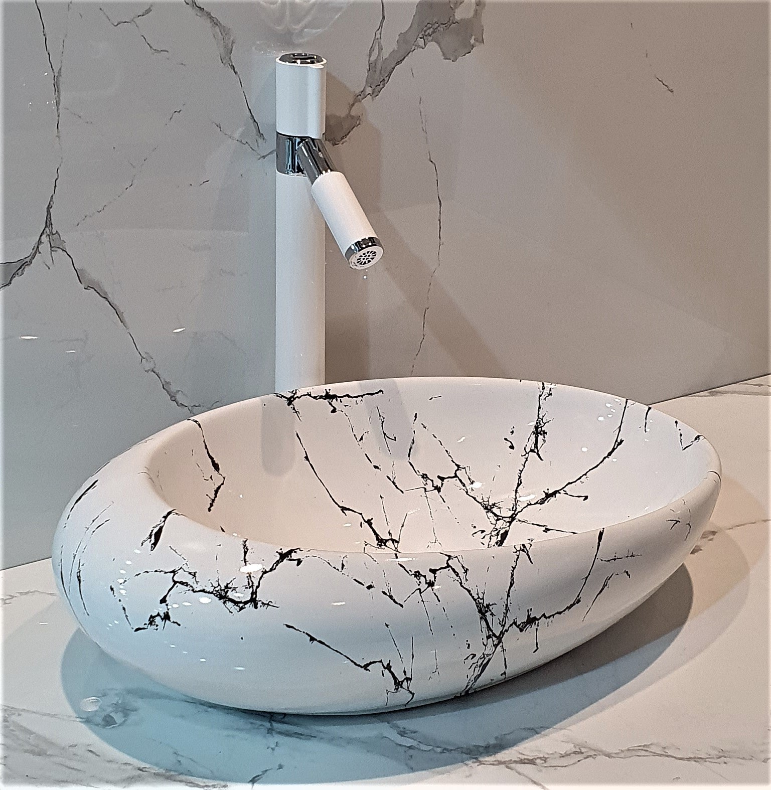 B Backline Ceramic Table Top Wash Basin 49x31 cm